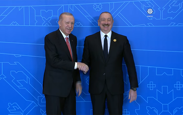 Prezident Xankəndidə qonaqları qarşılayır