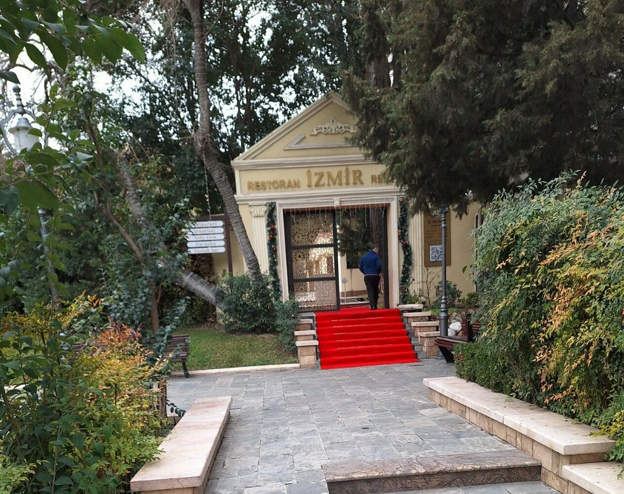 “İzmir” restoranı rəhbərliyi qanunları heçə sayır