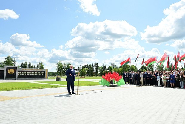 Lukaşenko: Avropa müharibə haqqında həqiqətə qarşı şiddətlə mübarizə aparır