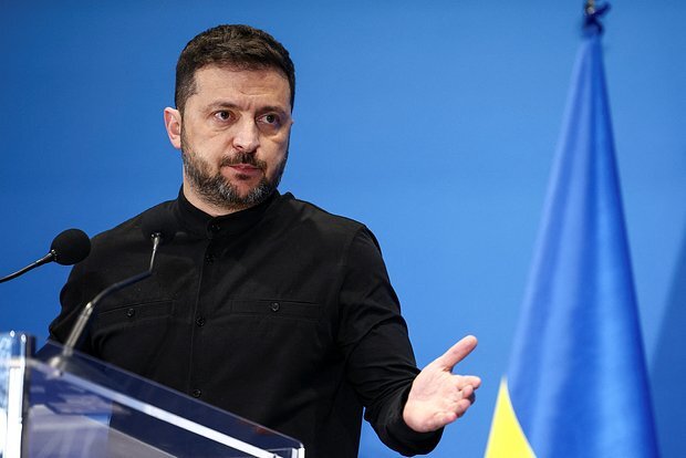 Zelenski müdafiə naziri Şmiqalla Rusiyanın dərinliklərinə endirilən zərbələri müzakirə edib