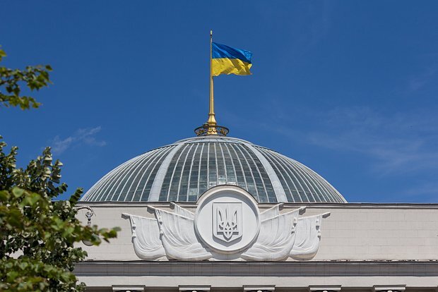 Ukrayna Konstitusiyadan rus dilinin çıxarılmasını tələb edir