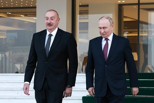 Putinlə Əliyev arasında dialoq ölkələr arasında böhranı yumşalda bilər - Politoloq Lazoviç