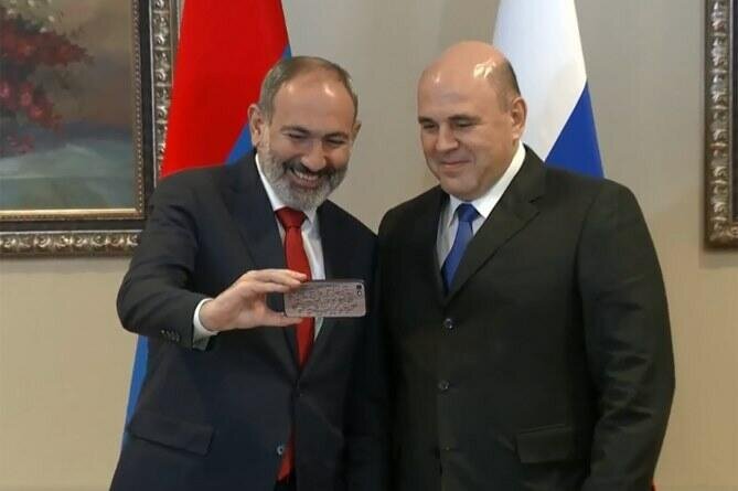 Mişustin Paşinyanla görüşdü