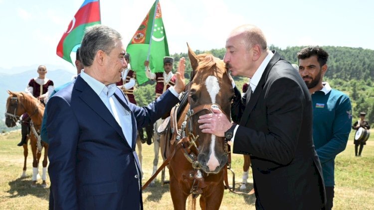 İlham Əliyev Qarabağ atının alnından niyə öpdü: Şuşada verilən şifrəli mesajın anlamı
