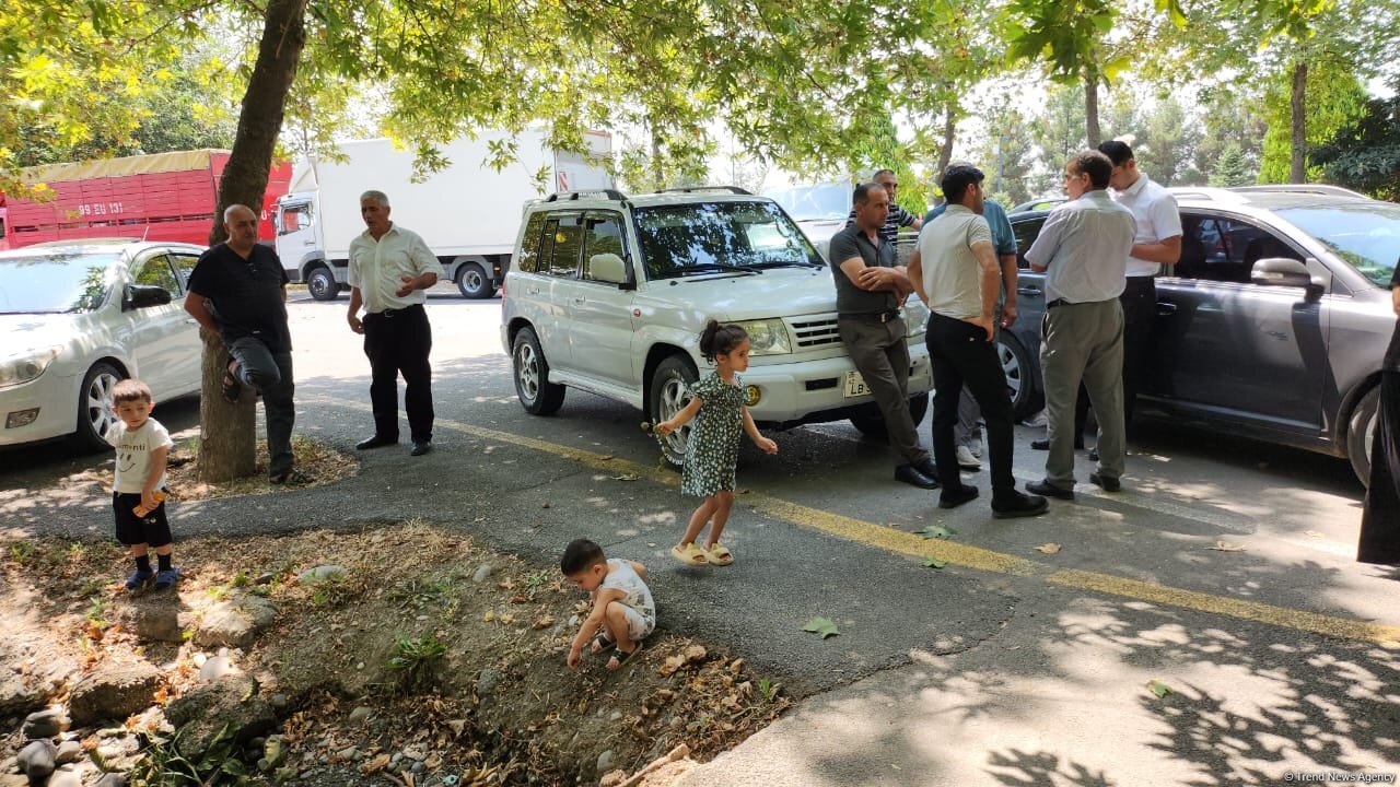 Ağdərənin Həsənriz kəndinə növbəti köç karvanı yola salınıb (FOTO)