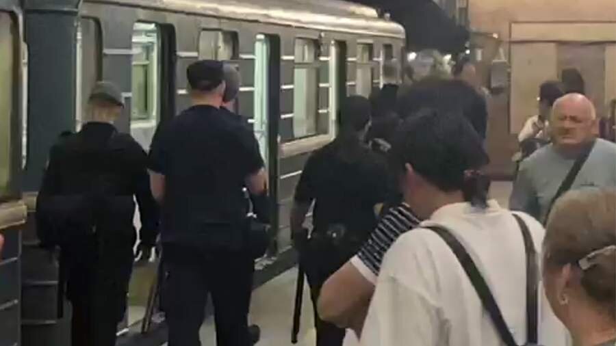 Moskva metrosunun Belorusskayadan Teatralnaya istiqamətində hərəkəti dayandırılıb