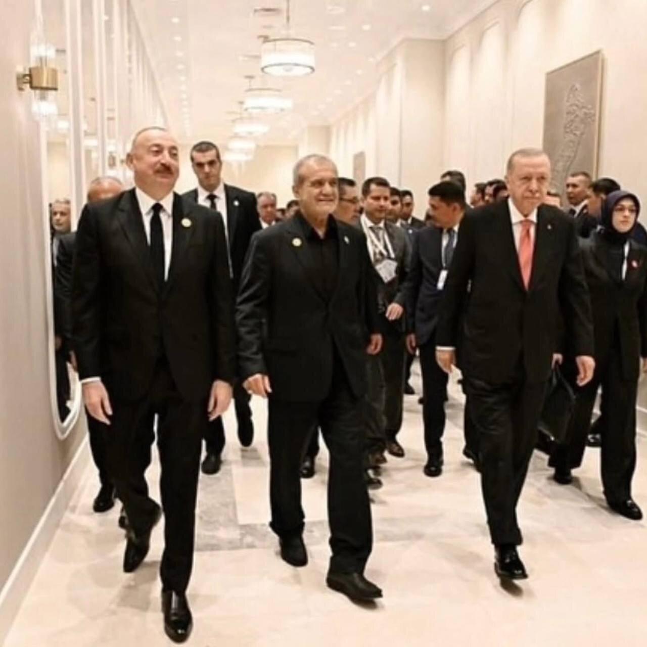 Bu gün sosial media gündəmi olan həmin anlar:"Öz doğma Vətənindəsən!"-VİDEO