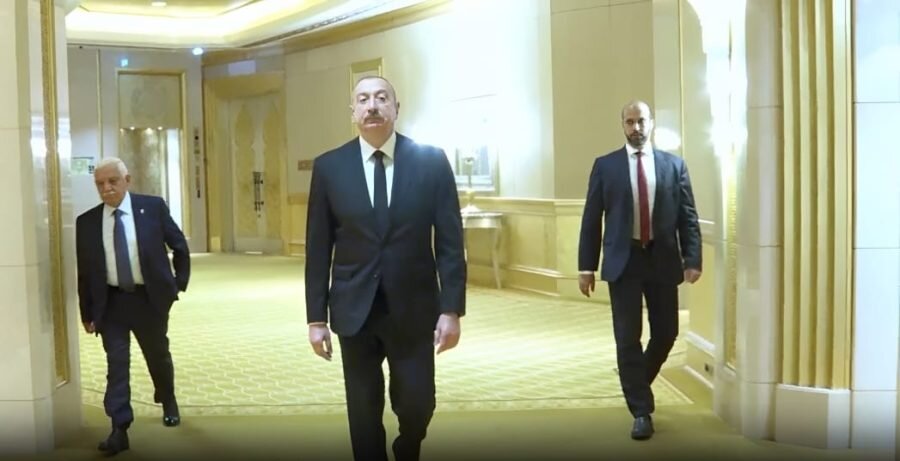 Bəylər Eyyubov müəmması: generalın Əbu-Dabidə Prezidentin yanında görünməsi yeni suallar yaratdı