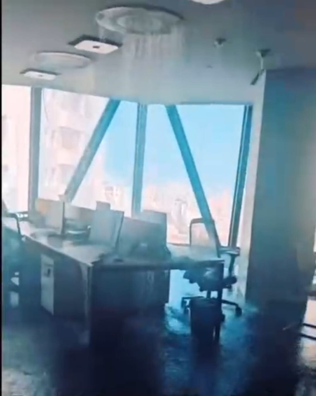 Dövlət Gömrük Komitəsinin yeni binasını su basd;-VIDEO