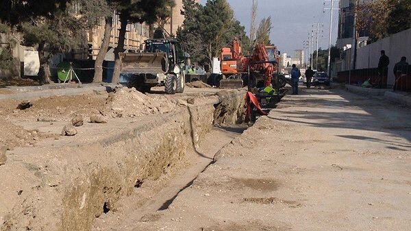 Bakıda bu küçə təmir olunur