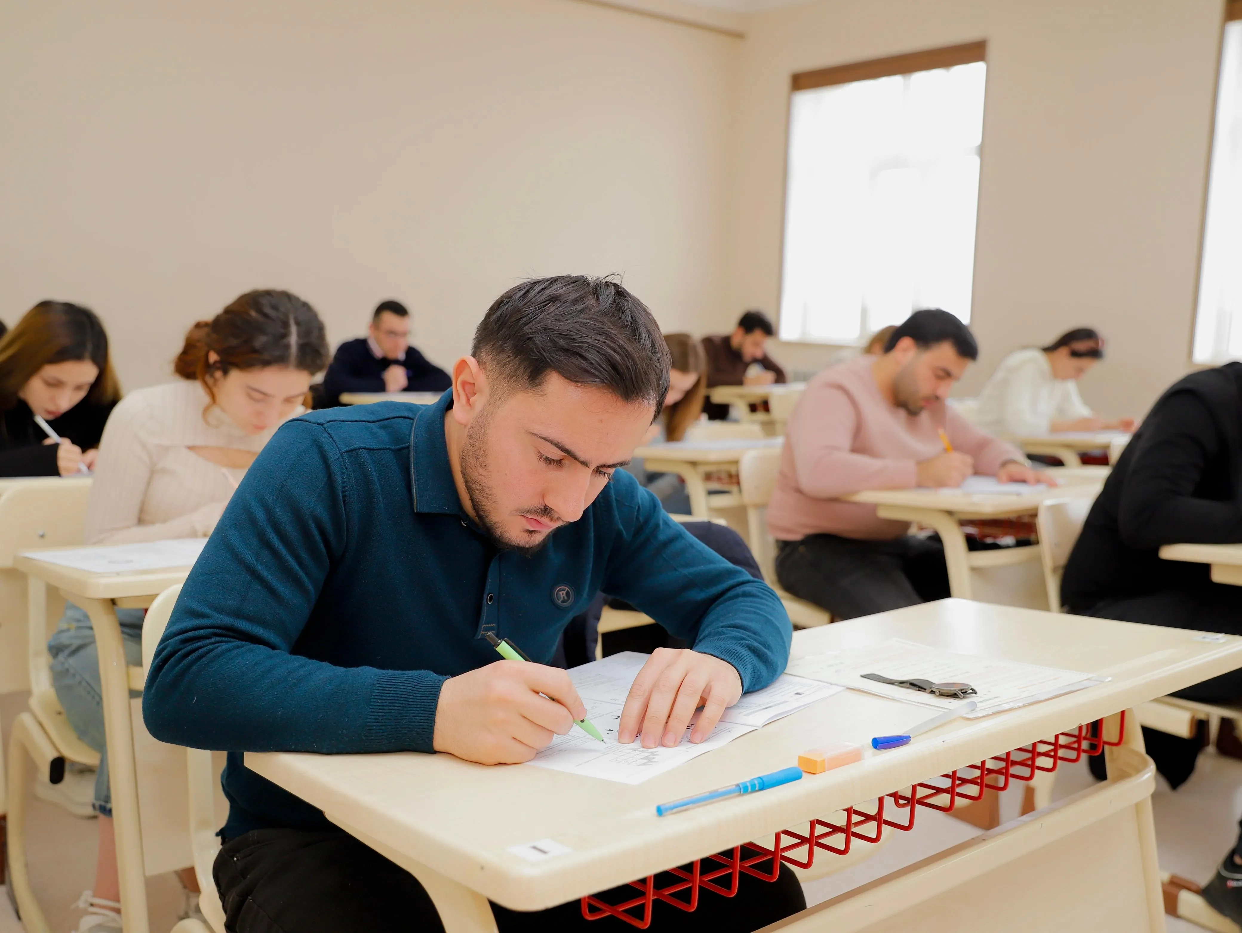 Dövlət qulluğu üzrə imtahan keçirildi