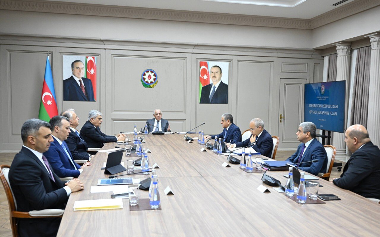 Əli Əsədov nazirlərlə görüş keçirib, tapşırıqlar verdi
