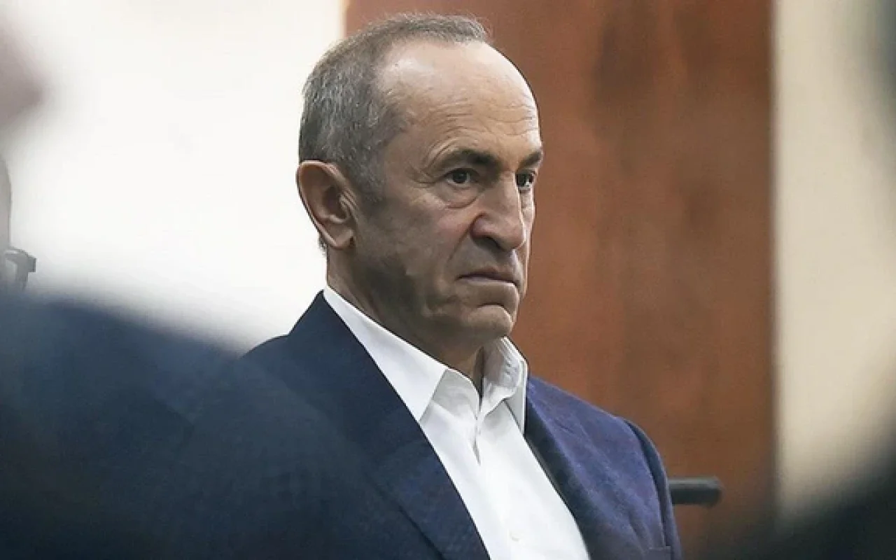 Ermənistan Robert Koçaryandan 1,7 milyon dollar tələb edir
