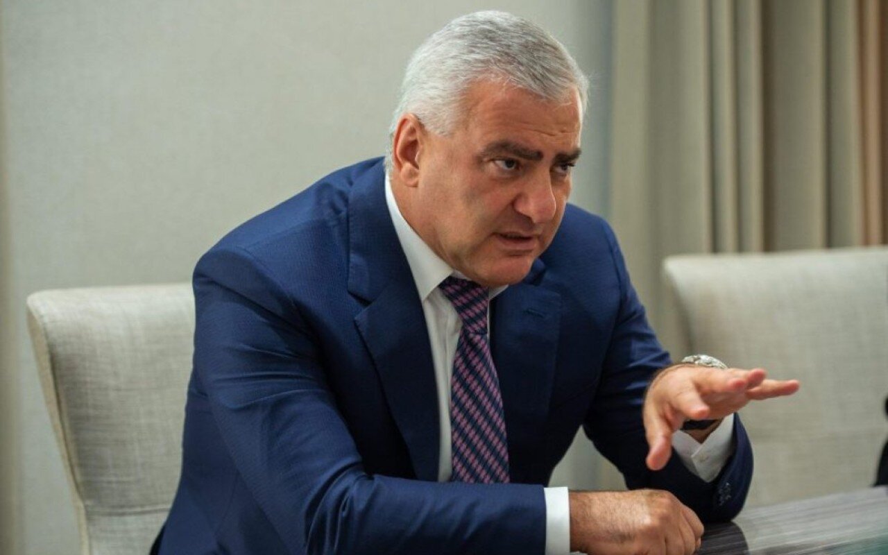 Həbsdə olan iş adamının ailəsi Ermənistandan 500 milyon dollar tələb edir