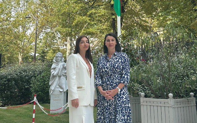 Leyla Abdullayeva Bakıya yeni təyin olunan həmkarı ilə fotosunu paylaşdı