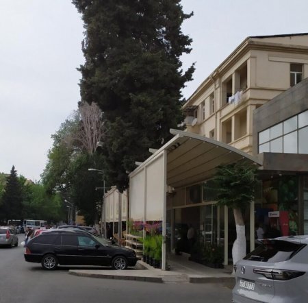 Hacı Rasimin "Möcüzə"si -Səkiləri zəbt edib marketini yekəldir