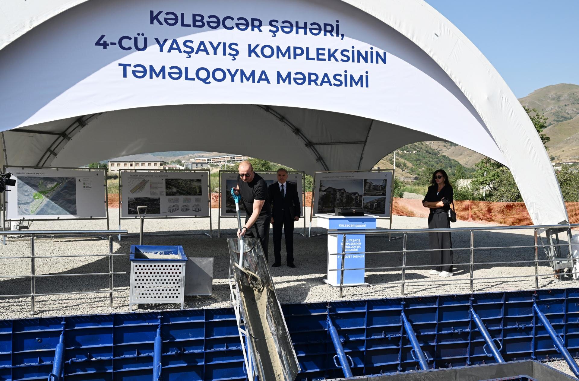 Kəlbəcər şəhərində 4-cü yaşayış kompleksinin təməli qoyulub