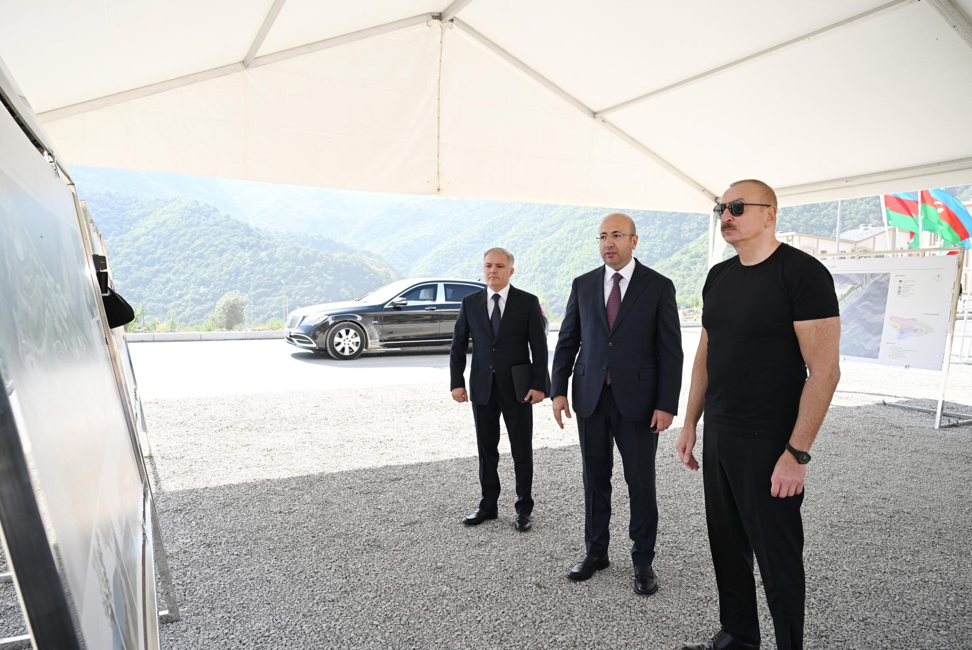 Prezident Kəlbəcər şəhər parkının təməlini qoydu