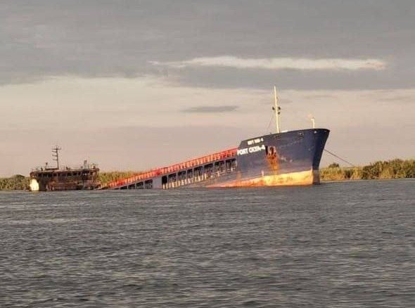 İran silahlarını daşıyan rus gəmisi VURULDU