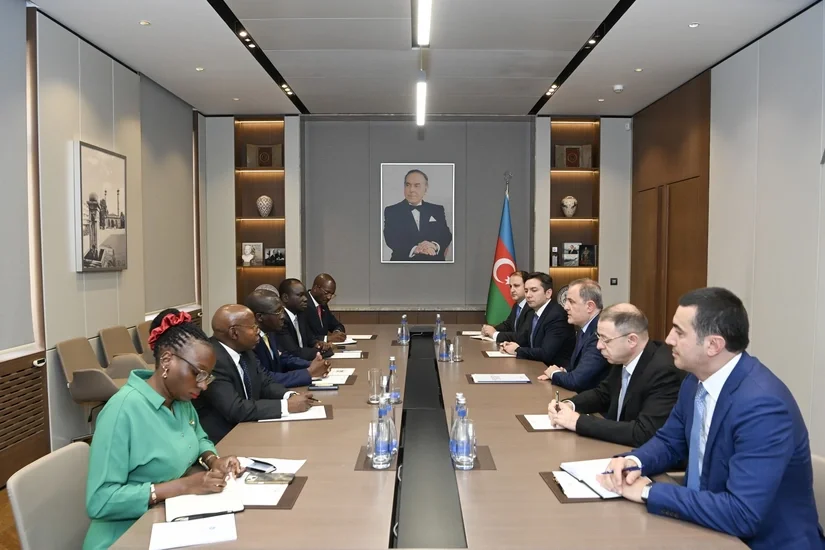 Ceyhun Bayramov Con Mulimba ilə müzakirə apardı