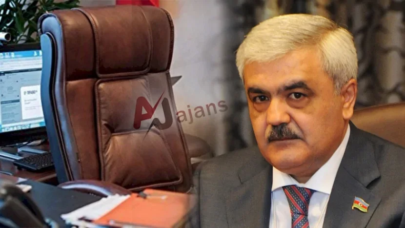 İş kabinetindən narazı olan Rövnəq Abdullayev...