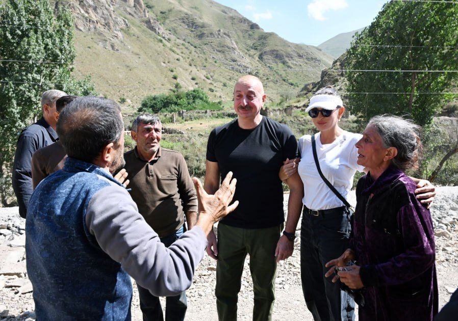 İlham Əliyev Kəlbəcər sakinləri ilə görüşdü