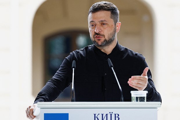 Zelenski Ukrayna Silahlı Qüvvələrinin vəziyyətini "gücümüz çatışmır" sözləri ilə qiymətləndirib