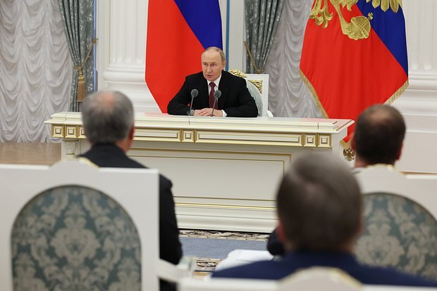 Putin Trampla danışıqlara dair görüş keçirib