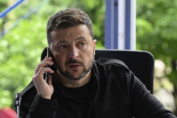 Zelenski bir sıra Qərb liderlərinə zəng edib