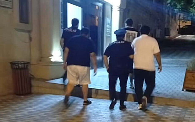 Şəhidlər xiyabanında qeyri-etik videolar çəkən turistlər saxlanıldı-VİDEO