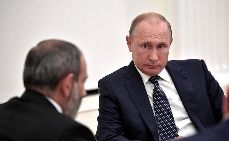 Paşinyan Putinlə danışdı