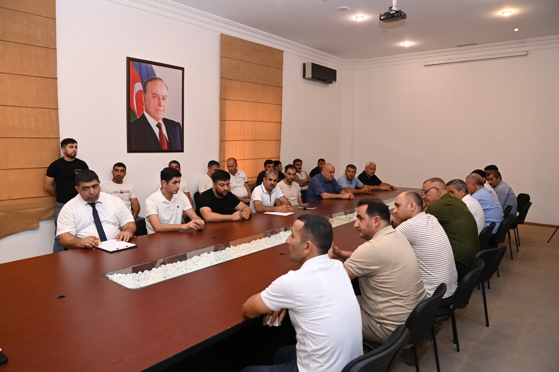 “Azərişıq” nümayəndələri sahibkarlarla görüşdü