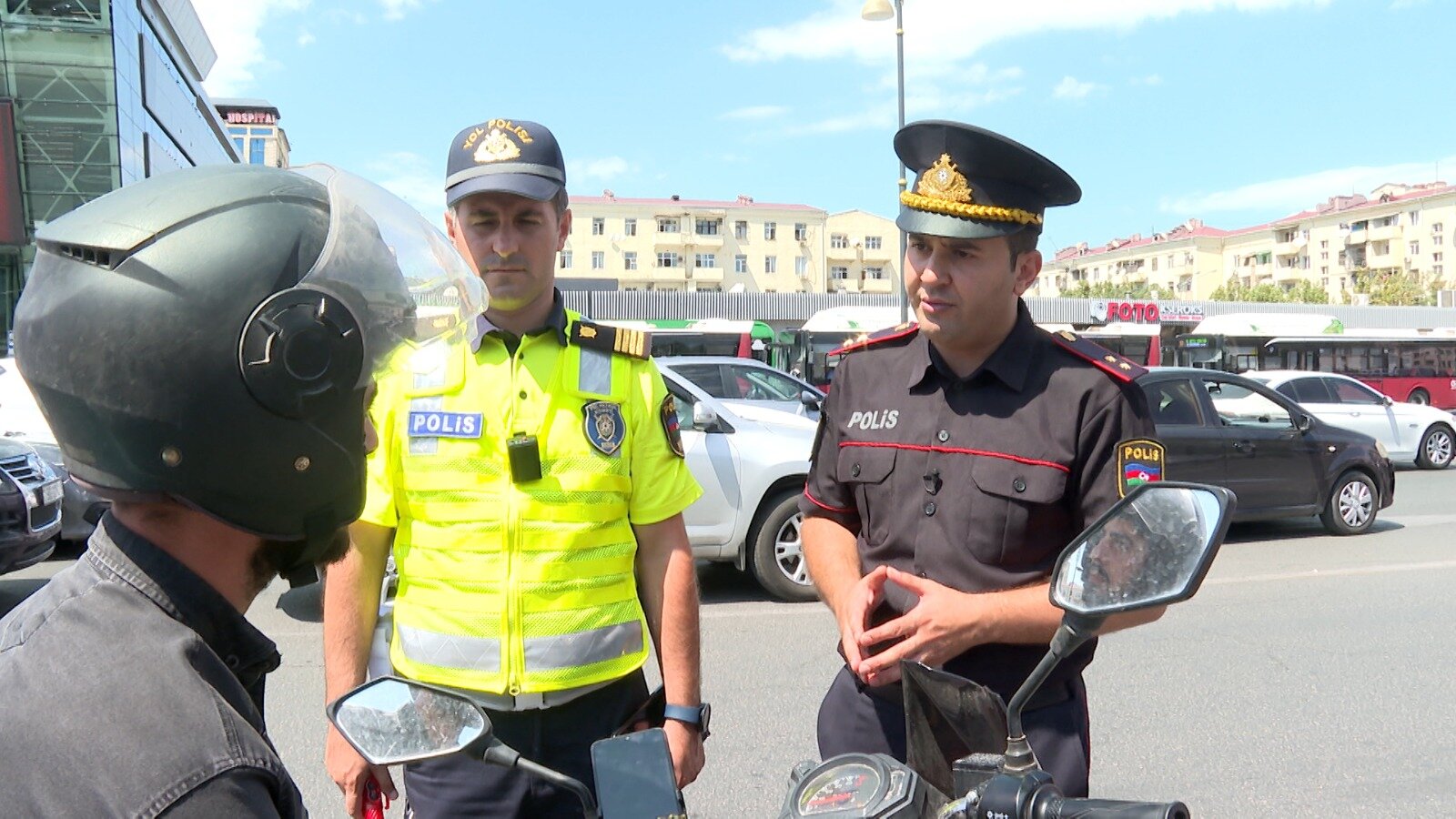 Polis ikitəkərli nəqliyyat sürücüləri ilə maarifləndirmə tədbirlərini davam etdirir