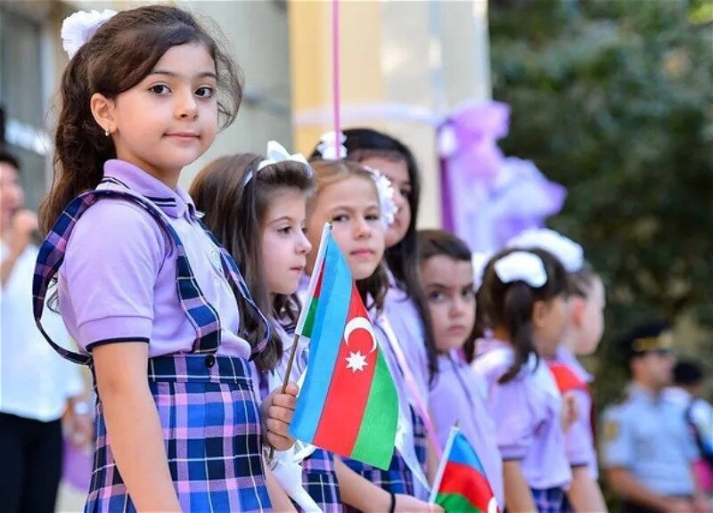 Rusiya Bakıda özünə “güllə vurdu” - Rusdilli məktəblərdə “nedobor”