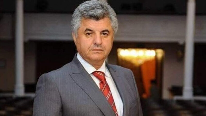 İftixar Piriyev vəzifədən getməsindən danışdı: "25 il teatrı çiynimdə daşıdım"