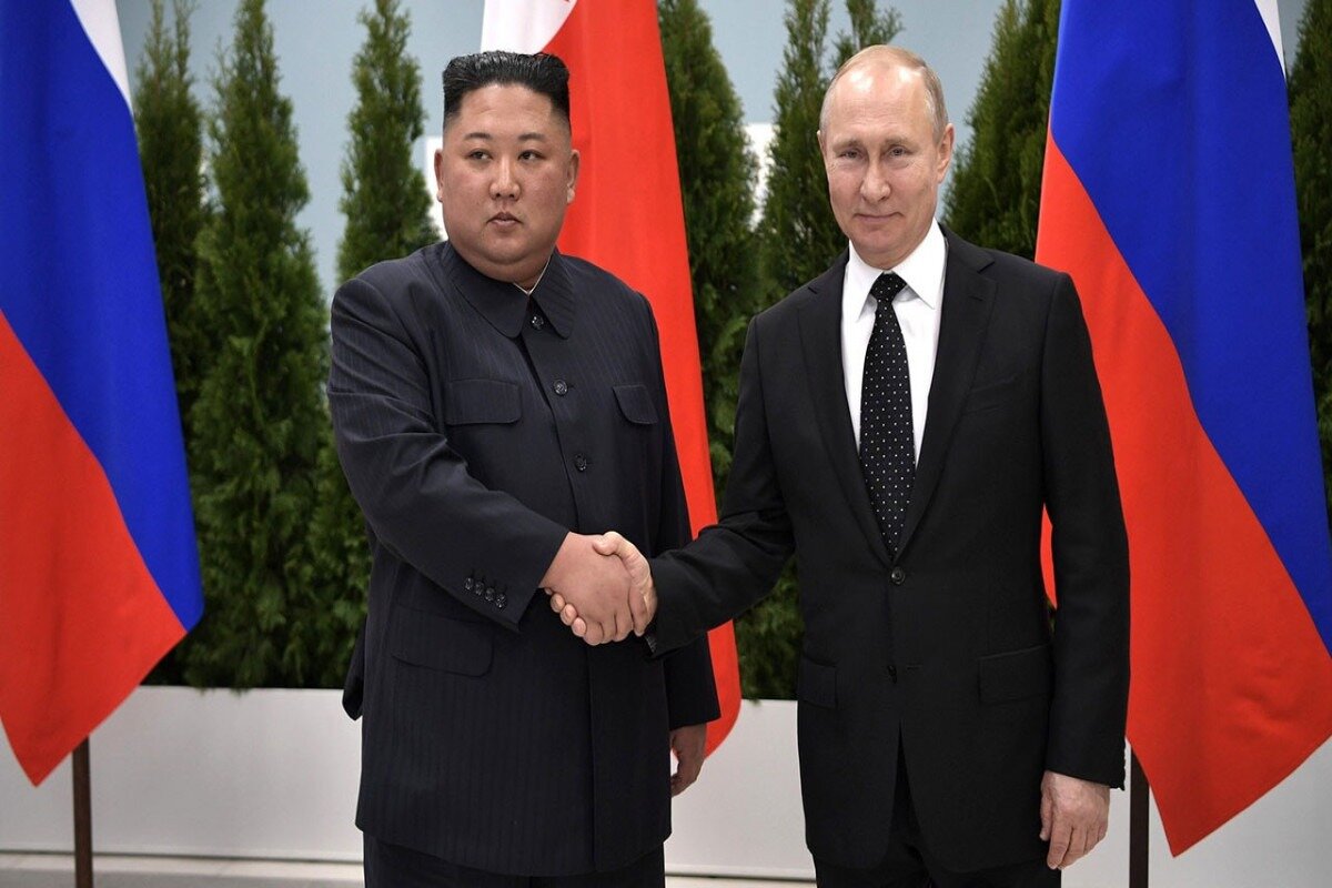 Putin və Kim Çenin mühafizəçiləri dalaşdı...