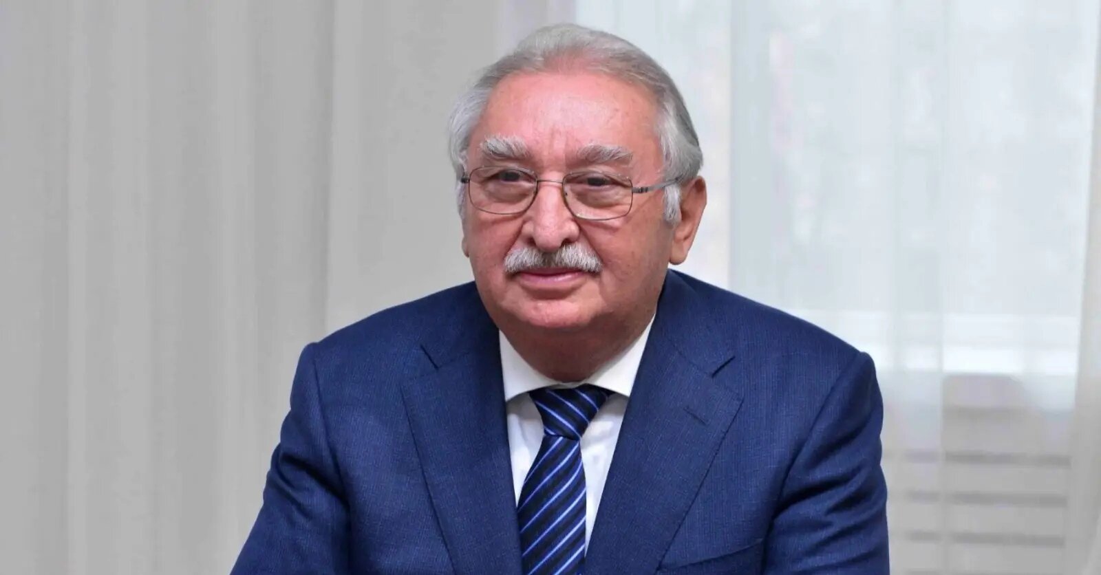 İşə çıxmıram, universiteti uşaqlar idarə edirlər