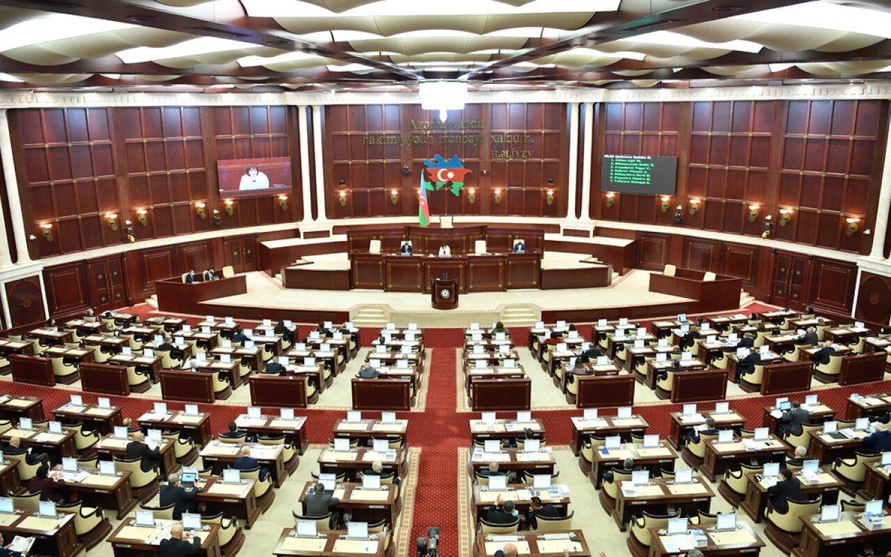 Milli Məclisin xüsusi iclası başladı