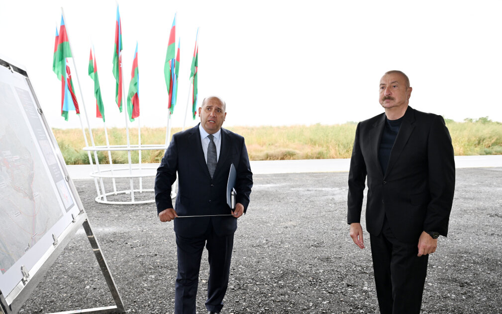 Prezident Qaraxanbəyli kəndinin təməlini qoydu