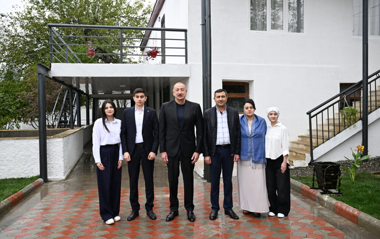İlham Əliyev Hadrut sakininin evində oldu