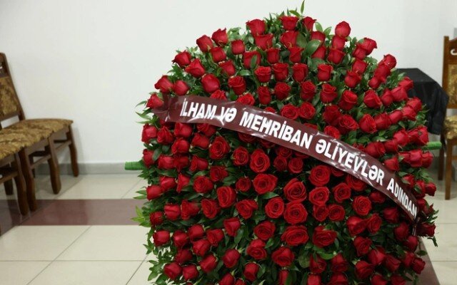 Prezident və birinci xanım vida mərasiminə əklil göndəriblər