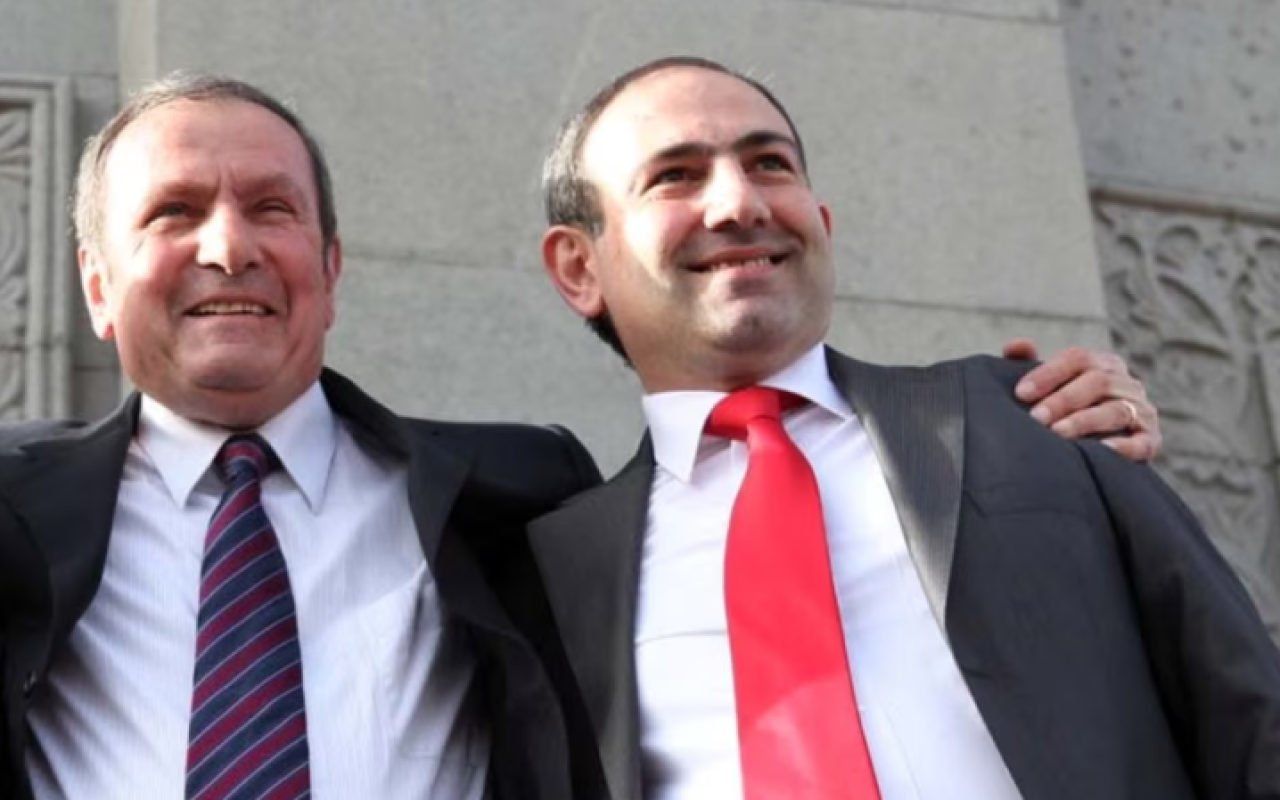 "Onun əlində Qarabağla bağlı bütün sənədlər var" - Eks-prezident