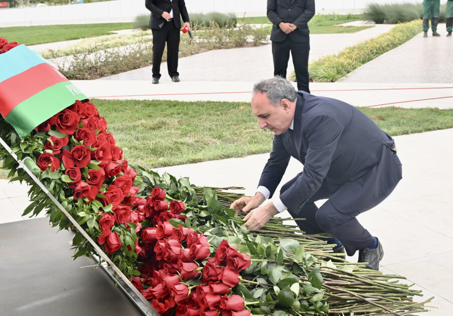 Baş Prokurorluğun rəhbərliyi Zəfər parkında