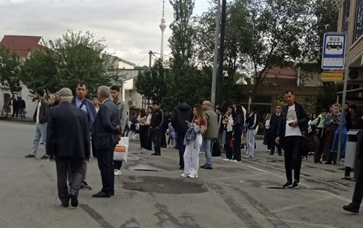 Saatdan çox 5 nömrəli avtobusu gözlədilər
