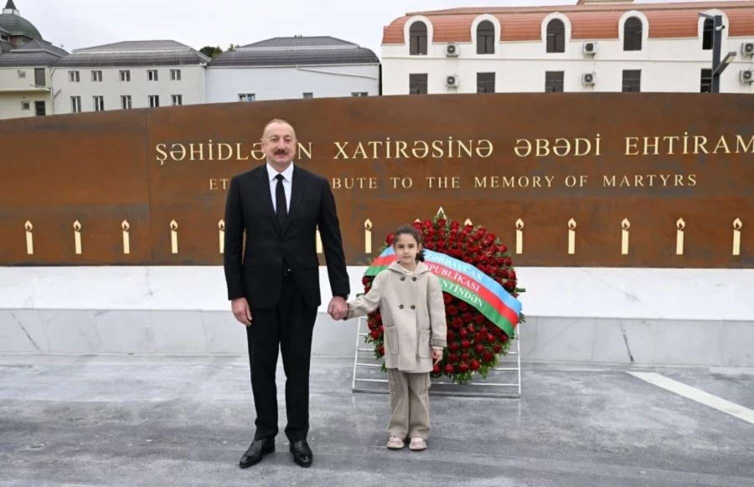 Prezidentin yanındakı qız kimdir?