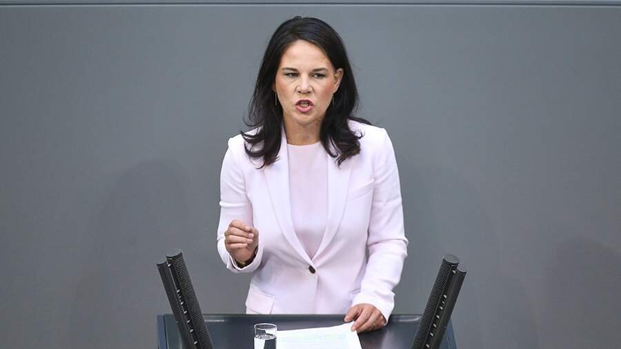 Nebenzya Almaniyanın xarici işlər naziri kimi Baerbokun absurd açıqlamalarını xatırladıb