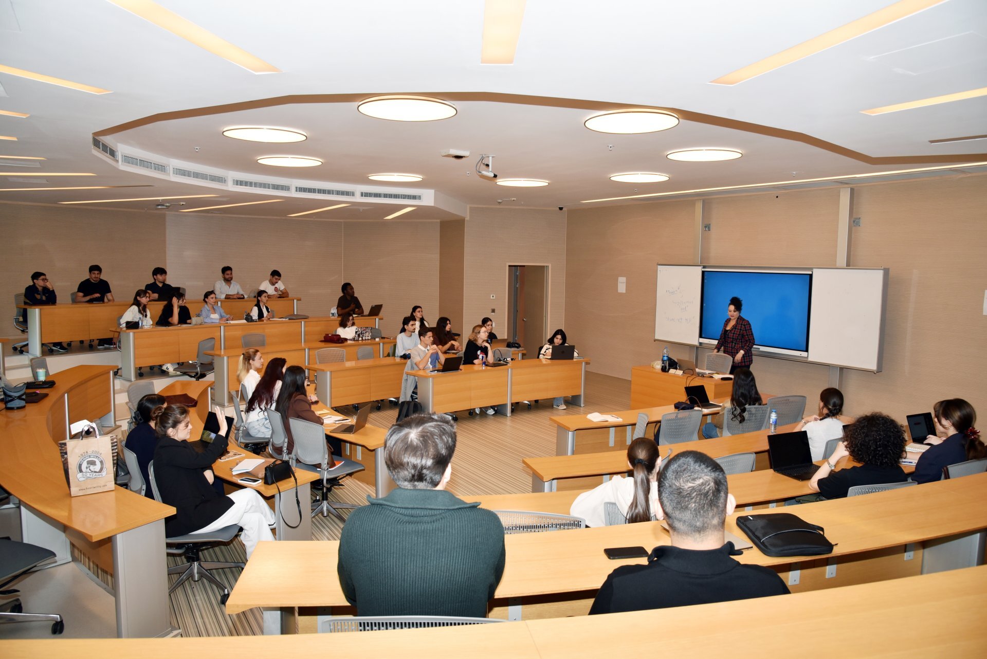 Medianın İnkişafı Agentliyi və ADA Universitetinin birgə təşkilatçılığı ilə “Visiting Lecturer” layihəsi üzrə dərslərə başlanıb