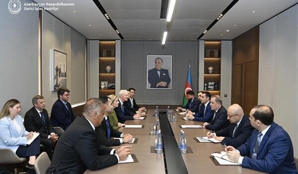 Bayramov Zəngəzura görə ABŞ rəsmilərini qəbul etdi