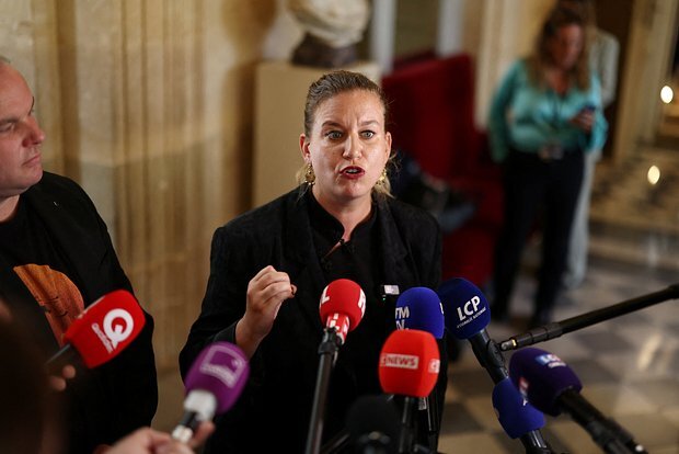 Fransa Makronun impiçmentini təklif edir