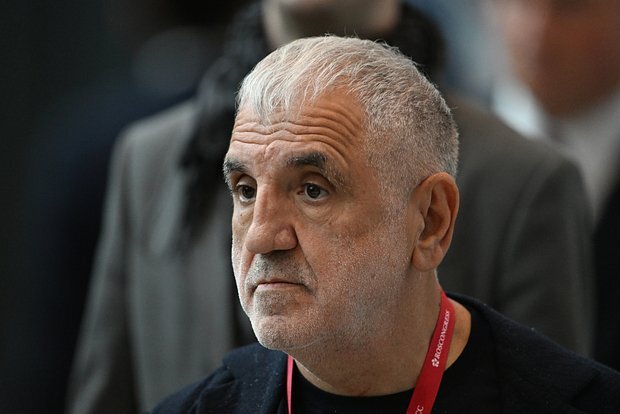 Qabrelyanov məşhur rus nəşrini alıb
